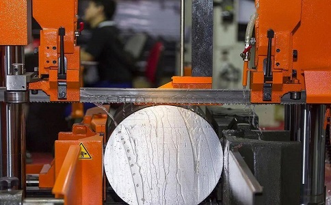 平远立式金属带锯床切削出现跑带故障解决方法！